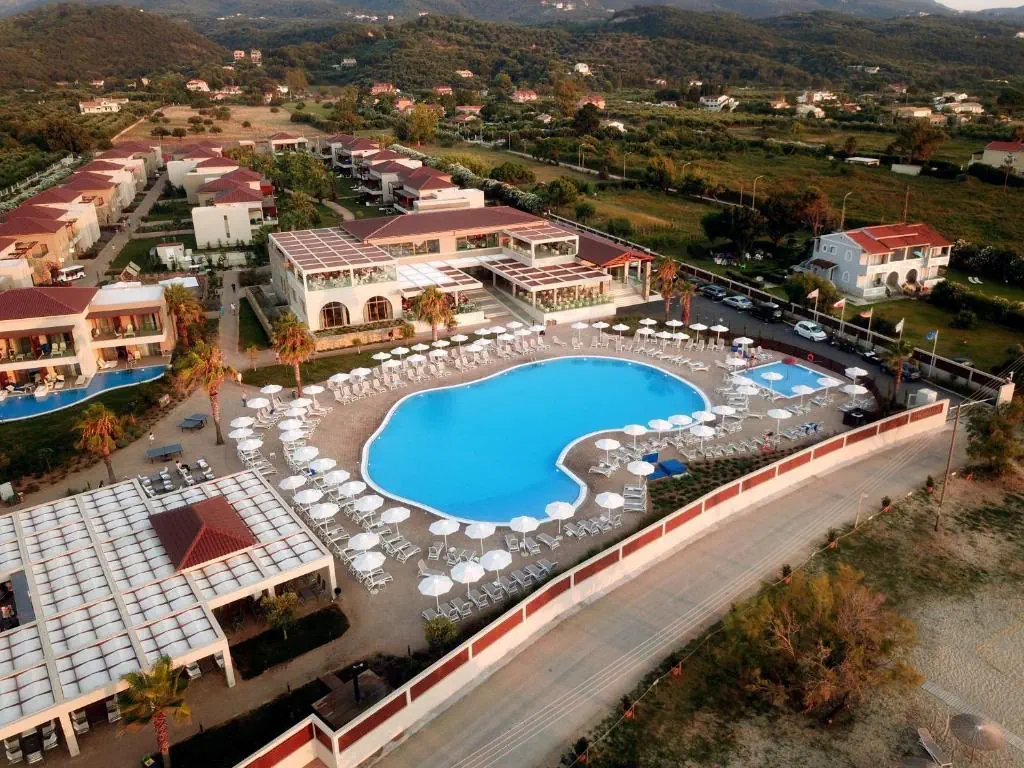 HOTEL: Almyros Beach Resort and Spa