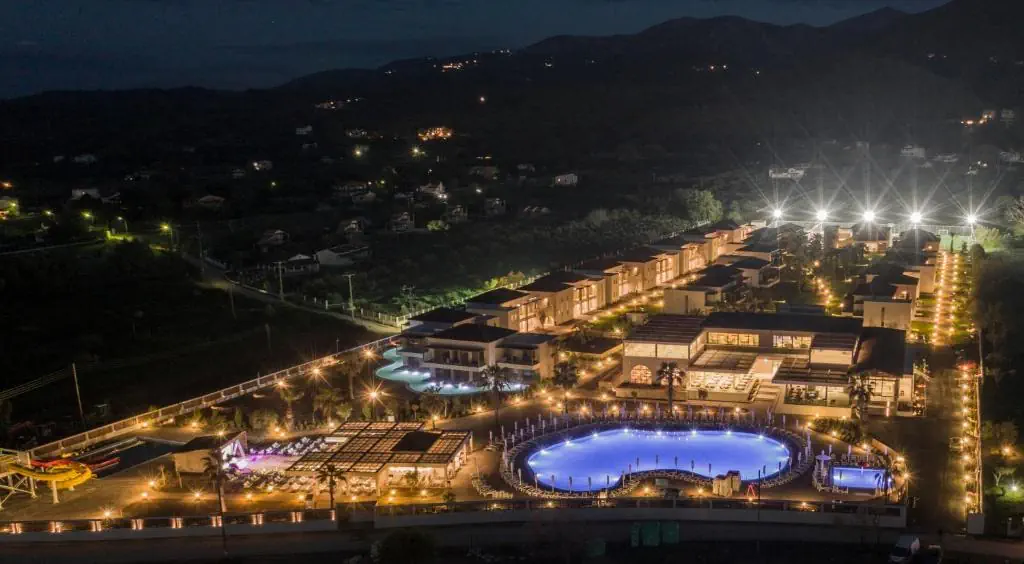 HOTEL: Almyros Beach Resort and Spa