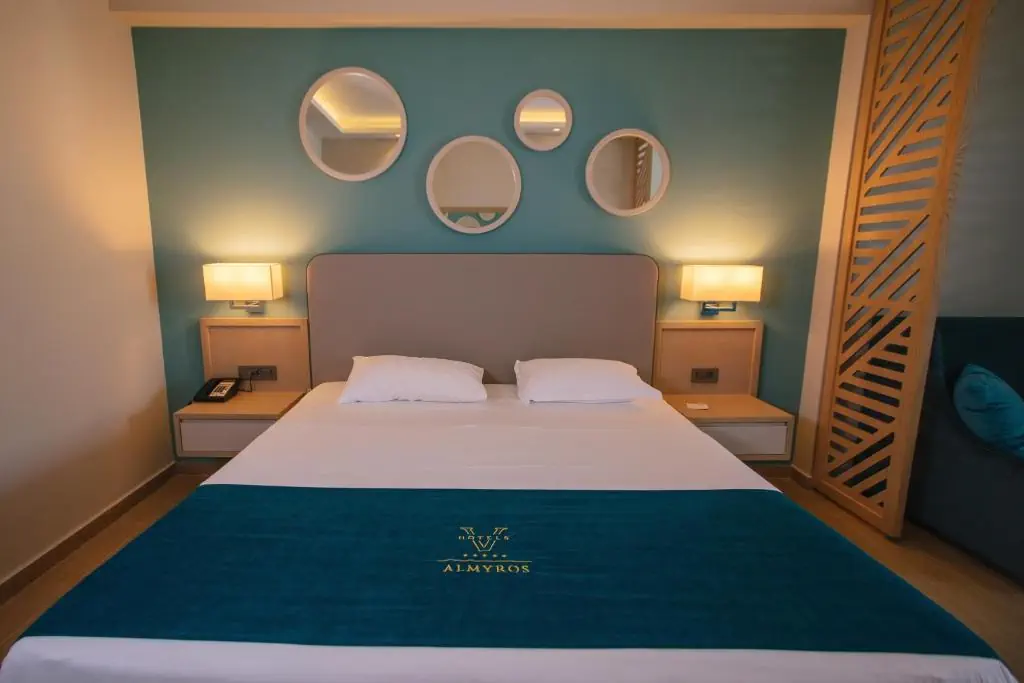 HOTEL: Almyros Beach Resort and Spa