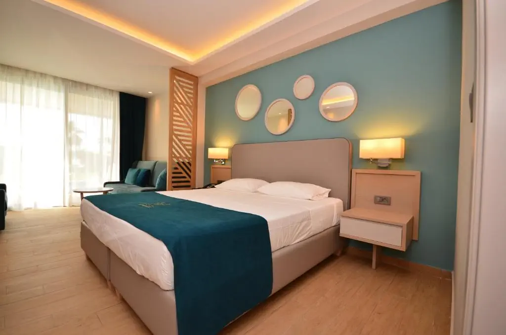HOTEL: Almyros Beach Resort and Spa