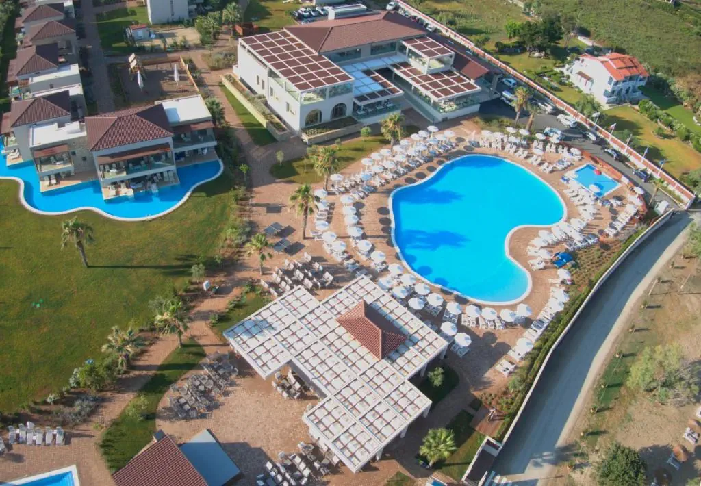 HOTEL: Almyros Beach Resort and Spa