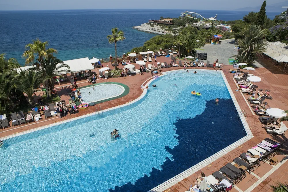 Pine Bay Holiday Resort photo 0
