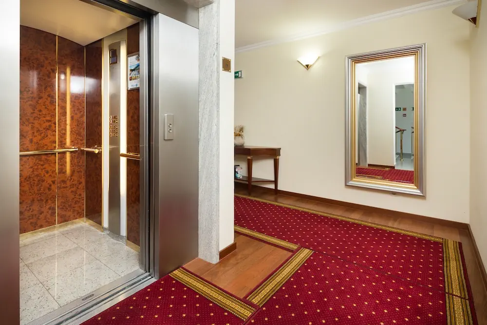 HOTEL: Hotel Bacchus