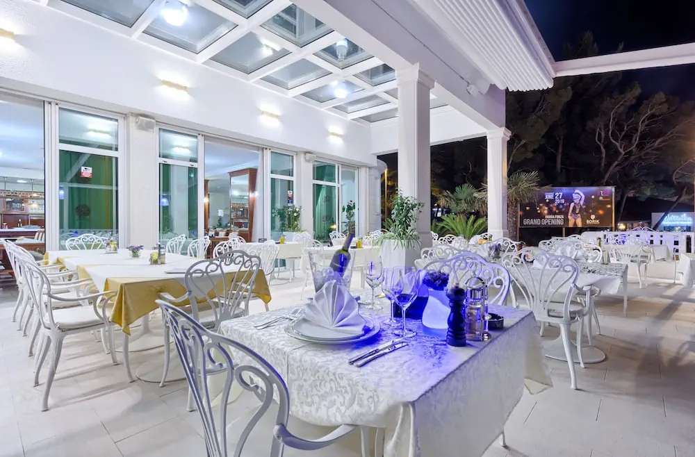 HOTEL: Hotel Bacchus