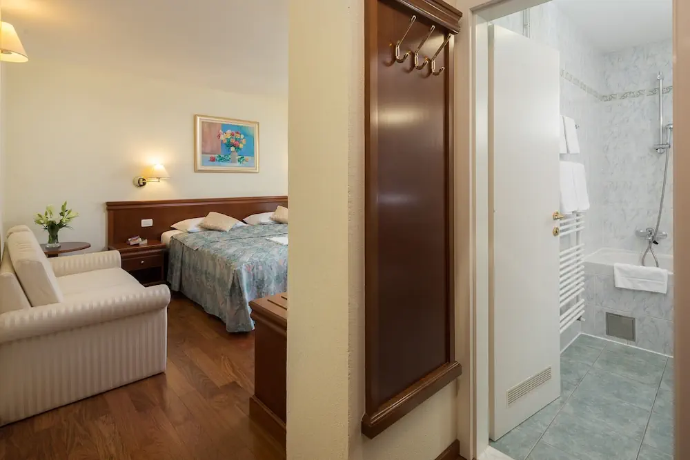 HOTEL: Hotel Bacchus