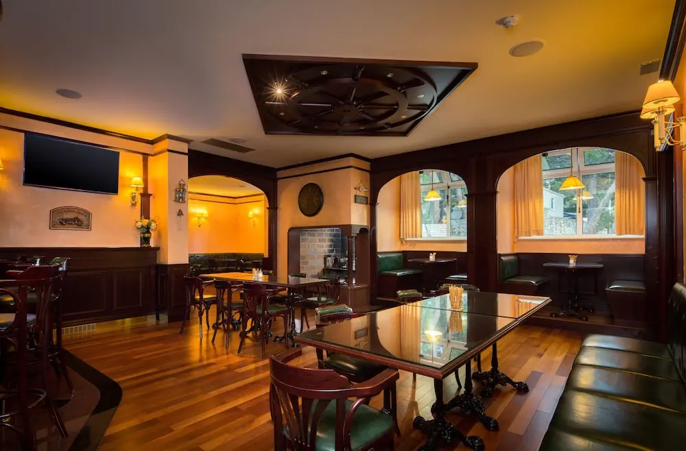 HOTEL: Hotel Bacchus