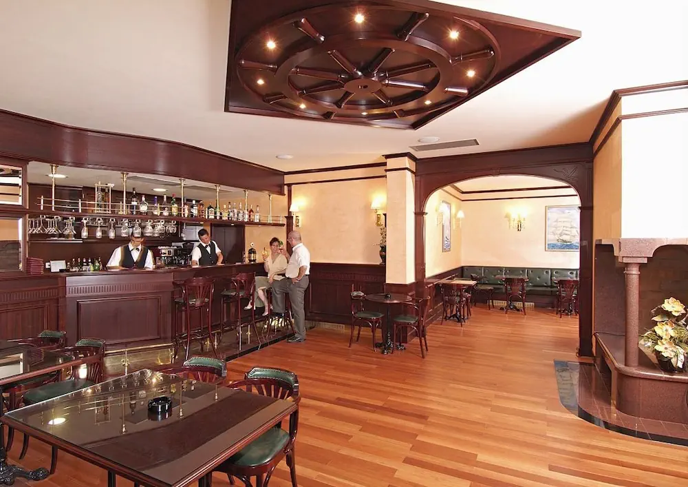 HOTEL: Hotel Bacchus
