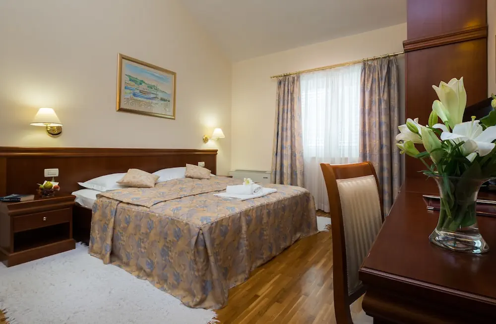 HOTEL: Hotel Bacchus
