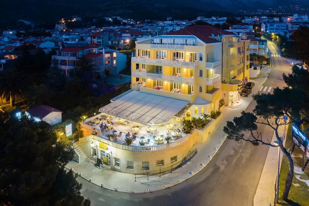 HOTEL: Hotel Bacchus