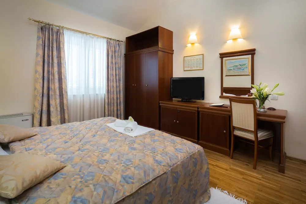HOTEL: Hotel Bacchus