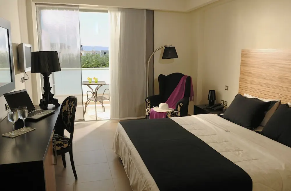 HOTEL: Angela Suites Boutique Hotel