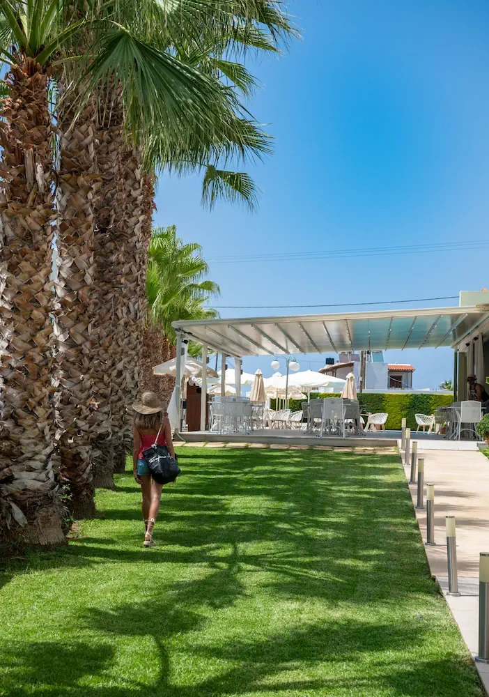 HOTEL: Angela Suites Boutique Hotel