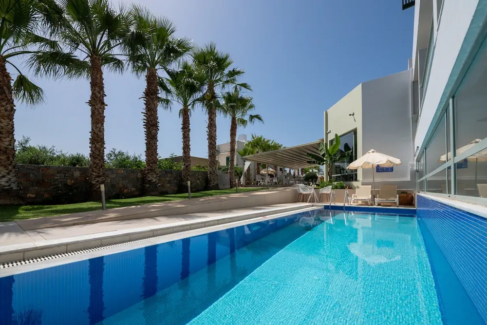 HOTEL: Angela Suites Boutique Hotel