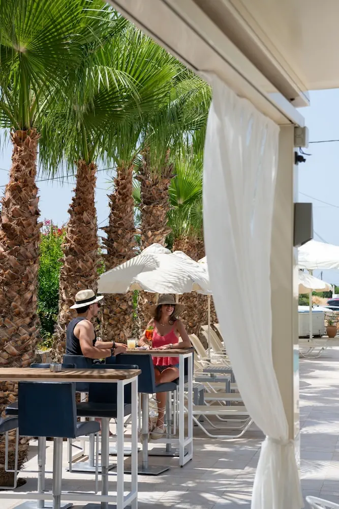 HOTEL: Angela Suites Boutique Hotel