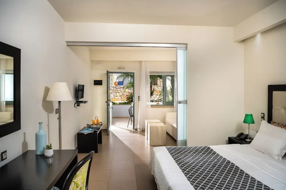 HOTEL: Angela Suites Boutique Hotel