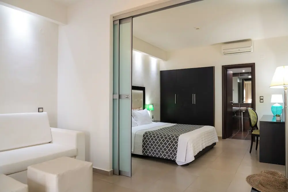 HOTEL: Angela Suites Boutique Hotel