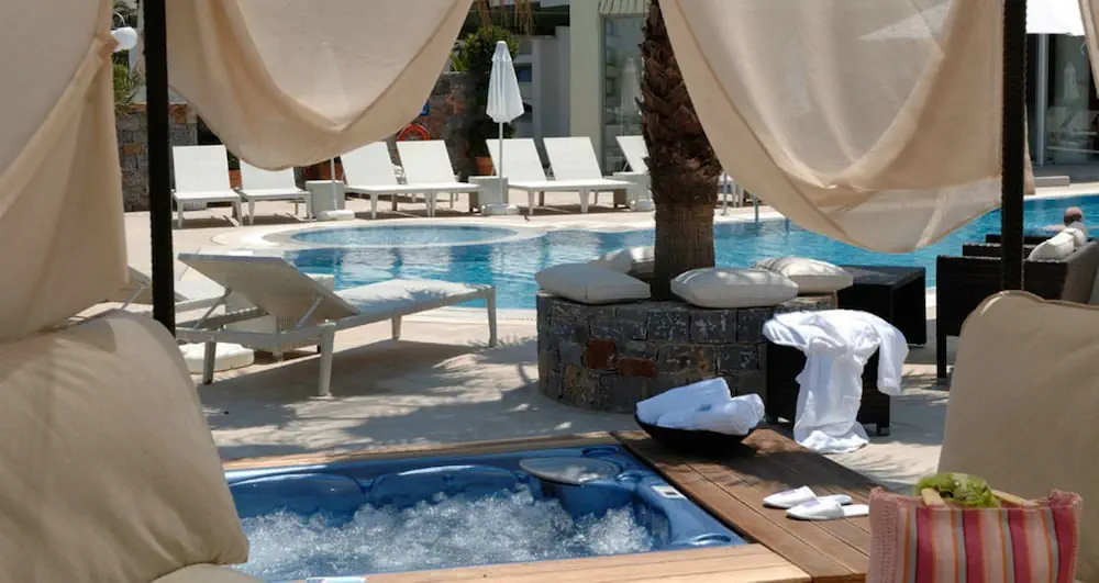 HOTEL: Angela Suites Boutique Hotel