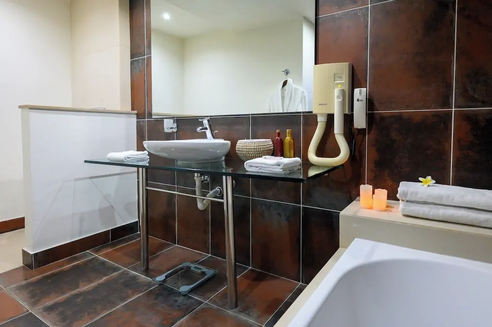 HOTEL: Angela Suites Boutique Hotel