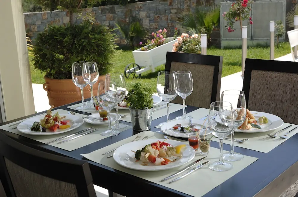 HOTEL: Angela Suites Boutique Hotel