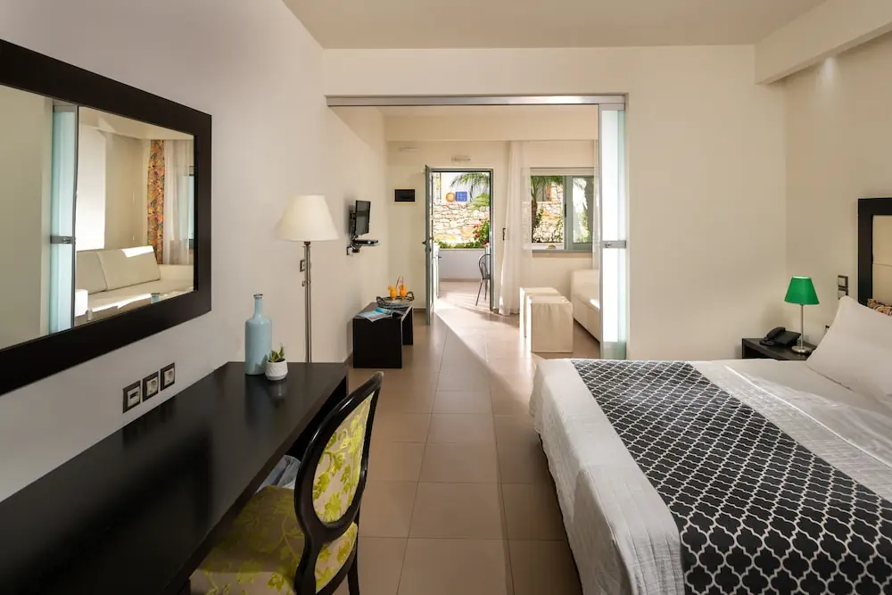 HOTEL: Angela Suites Boutique Hotel