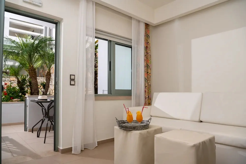 HOTEL: Angela Suites Boutique Hotel