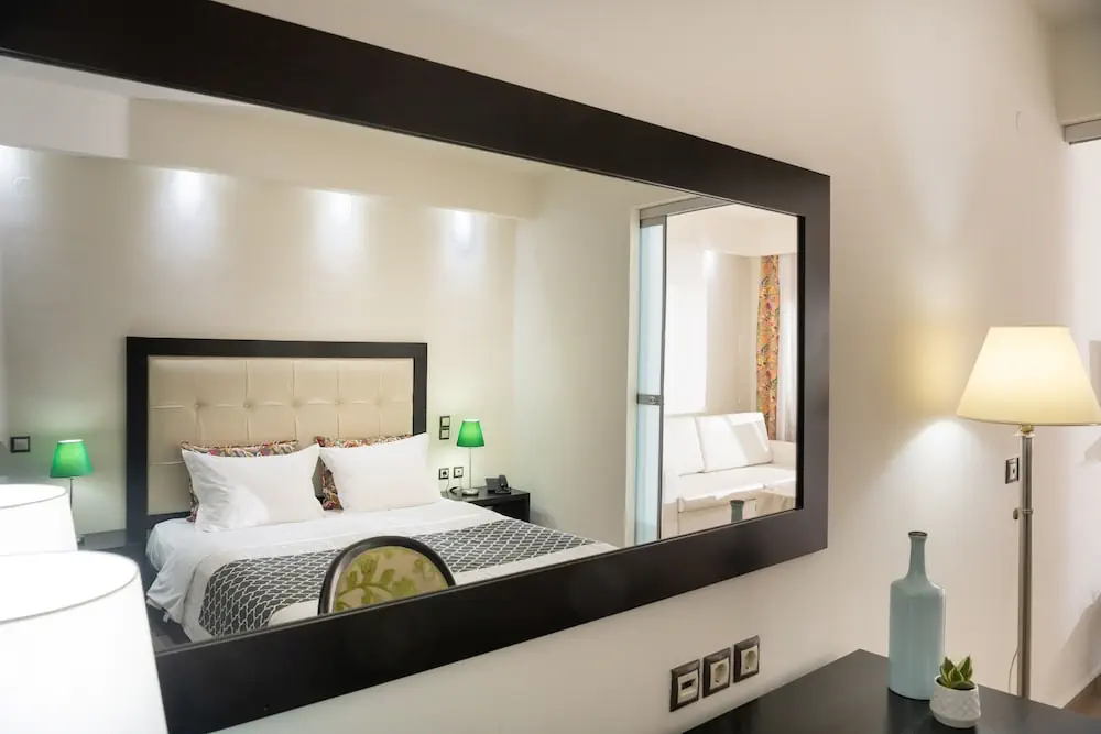 HOTEL: Angela Suites Boutique Hotel