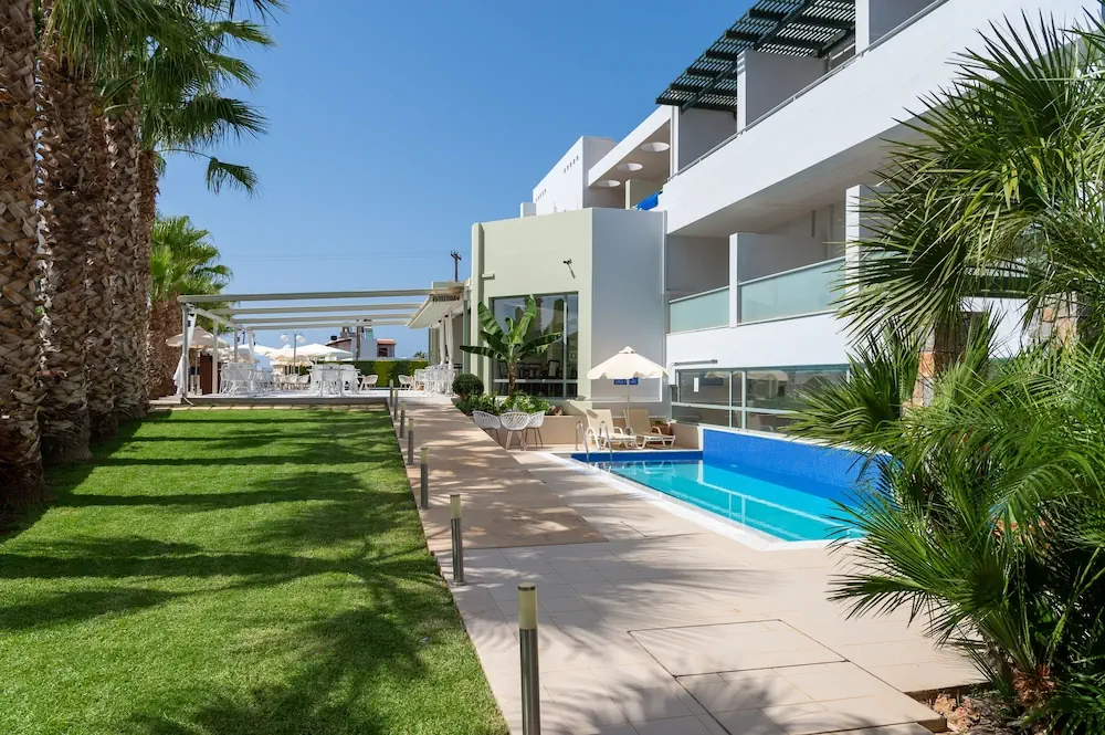 HOTEL: Angela Suites Boutique Hotel