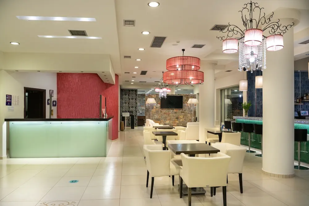 HOTEL: Angela Suites Boutique Hotel