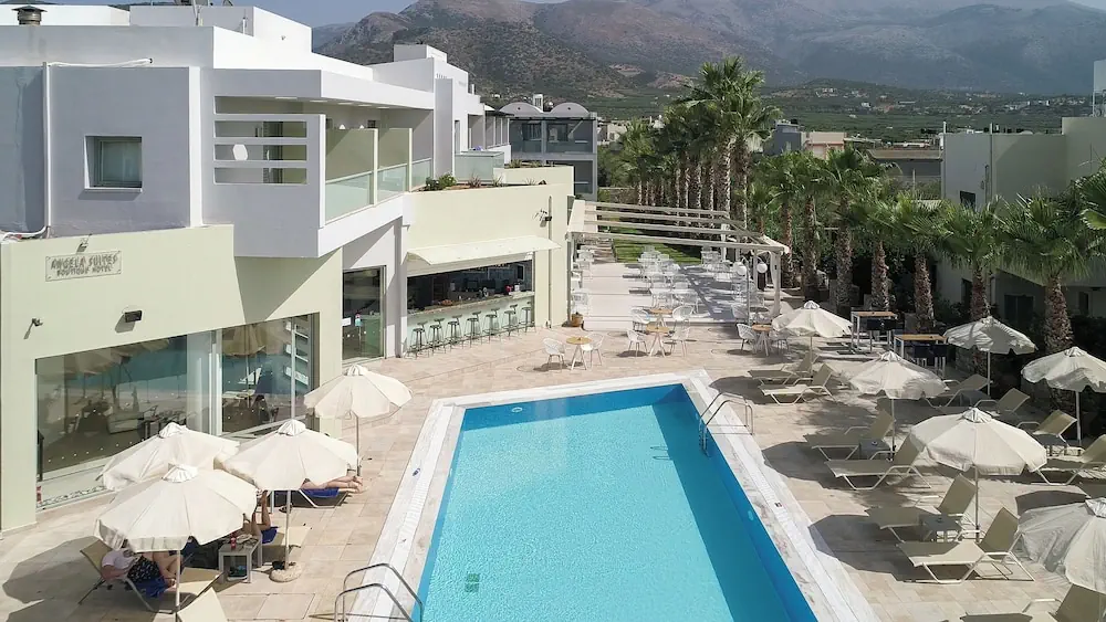 HOTEL: Angela Suites Boutique Hotel