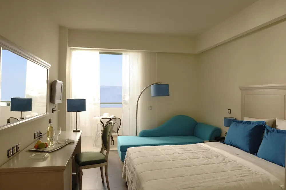 HOTEL: Angela Suites Boutique Hotel