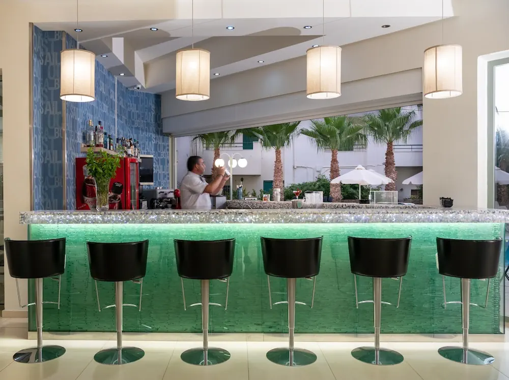 HOTEL: Angela Suites Boutique Hotel