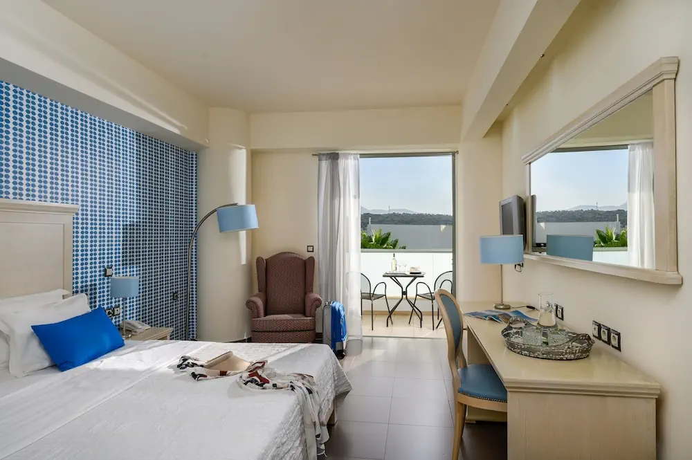 HOTEL: Angela Suites Boutique Hotel