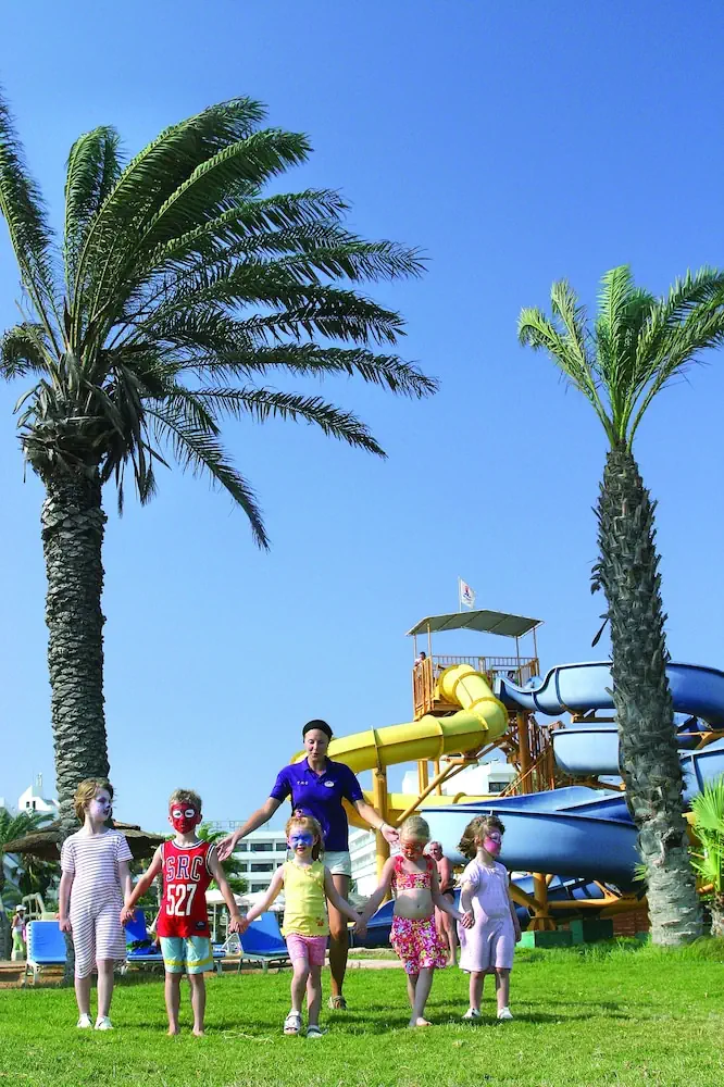 HOTEL: Adams Beach Hotel and Spa