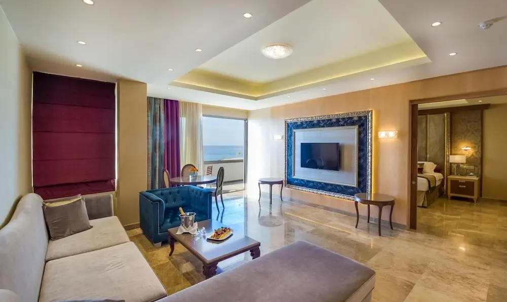 HOTEL: Adams Beach Hotel and Spa