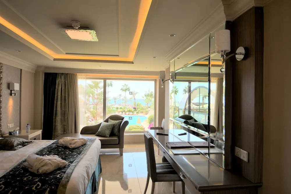 HOTEL: Adams Beach Hotel and Spa