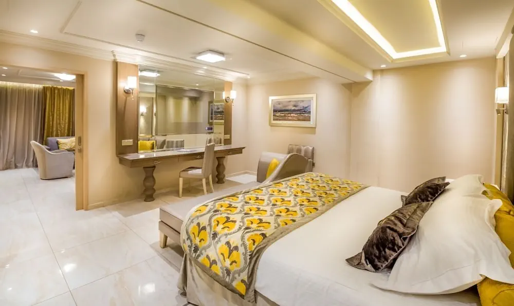 HOTEL: Adams Beach Hotel and Spa