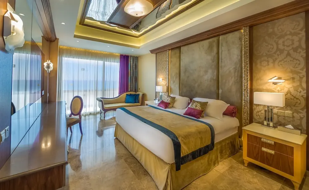HOTEL: Adams Beach Hotel and Spa