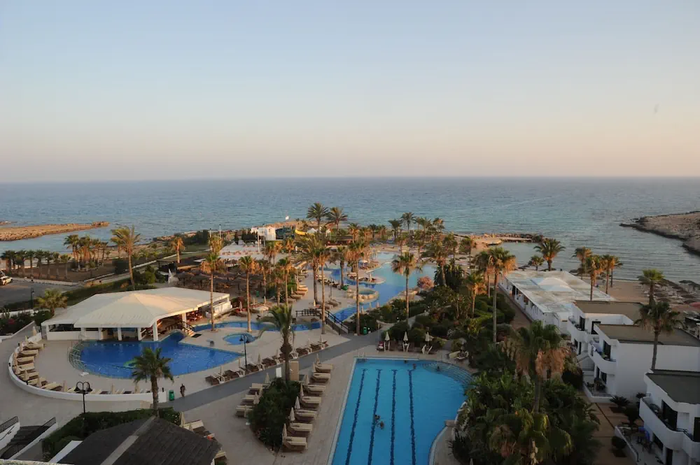 HOTEL: Adams Beach Hotel and Spa