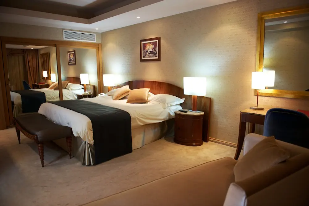 HOTEL: Adams Beach Hotel and Spa