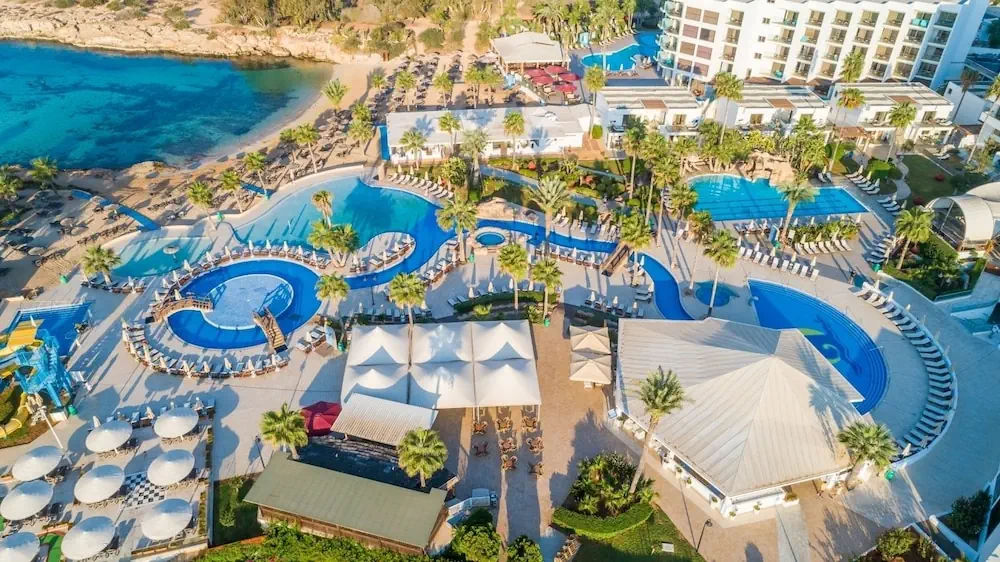 HOTEL: Adams Beach Hotel and Spa
