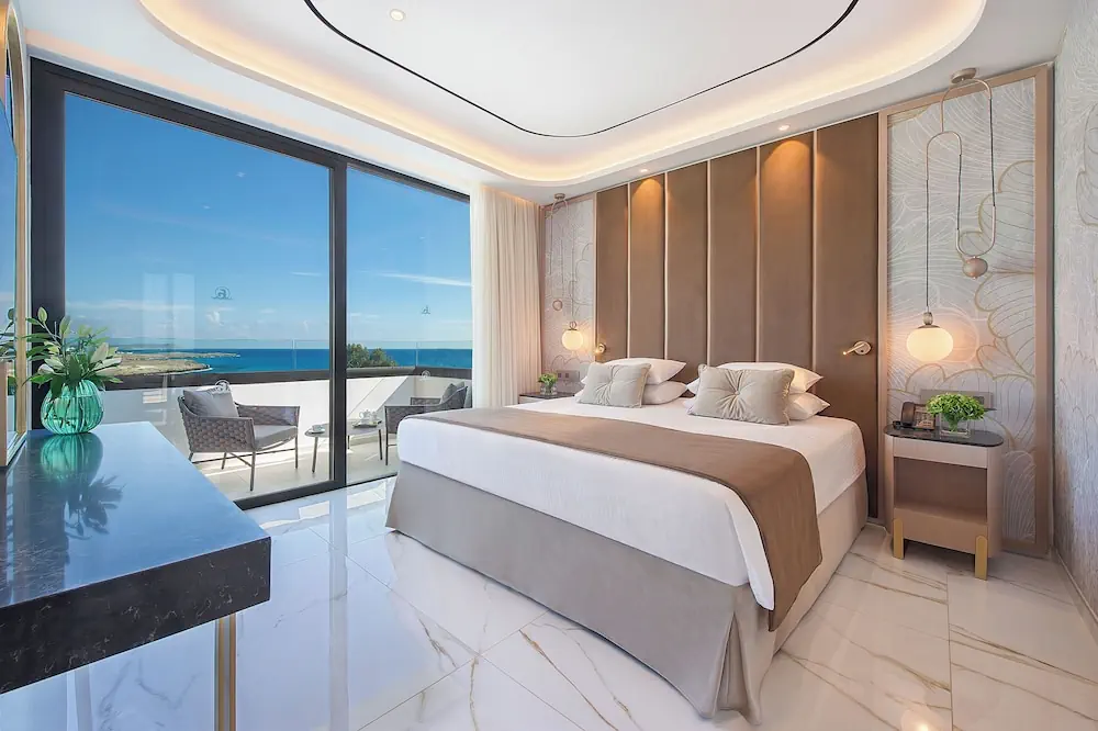 HOTEL: Adams Beach Hotel and Spa
