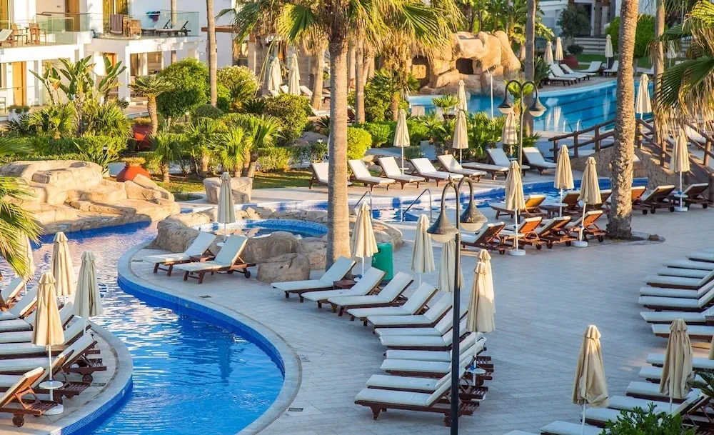 HOTEL: Adams Beach Hotel and Spa