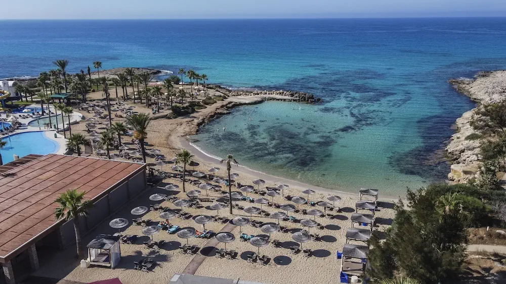 HOTEL: Adams Beach Hotel and Spa