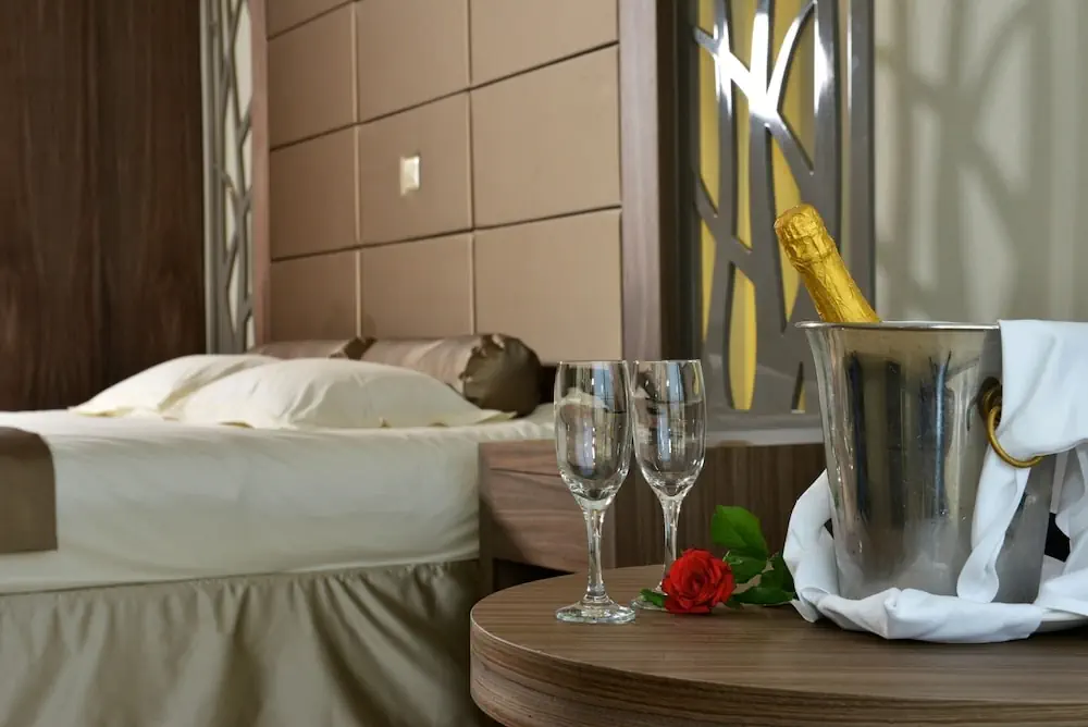 HOTEL: Adams Beach Hotel and Spa