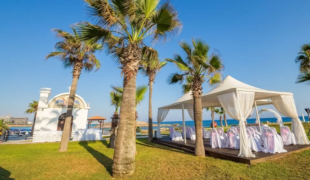 HOTEL: Adams Beach Hotel and Spa