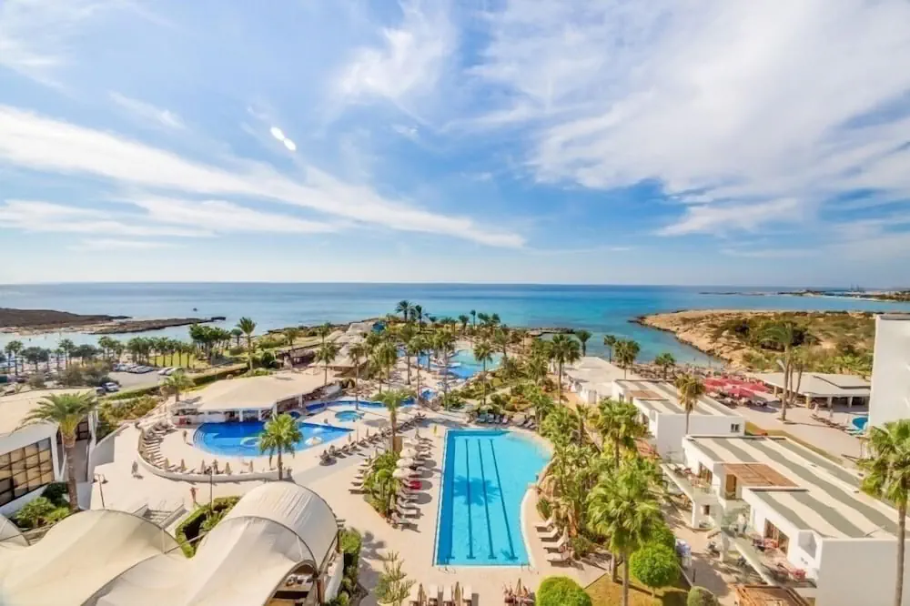 HOTEL: Adams Beach Hotel and Spa