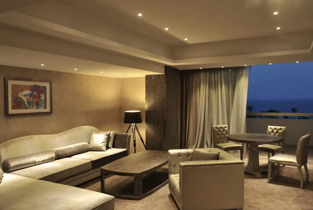 HOTEL: Adams Beach Hotel and Spa