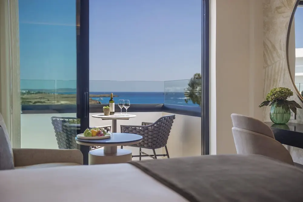 HOTEL: Adams Beach Hotel and Spa