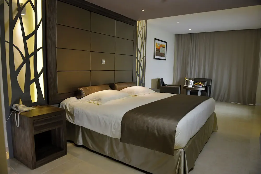 HOTEL: Adams Beach Hotel and Spa