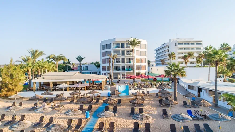 HOTEL: Adams Beach Hotel and Spa